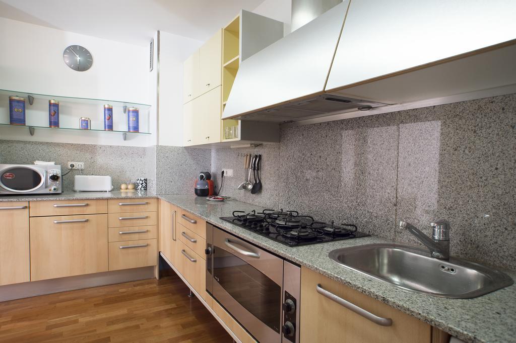 Canela Homes Barcelona Universitat Екстериор снимка