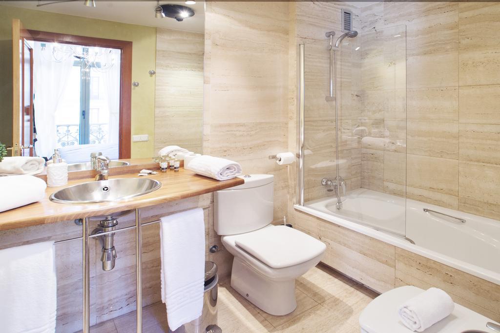 Canela Homes Barcelona Universitat Екстериор снимка